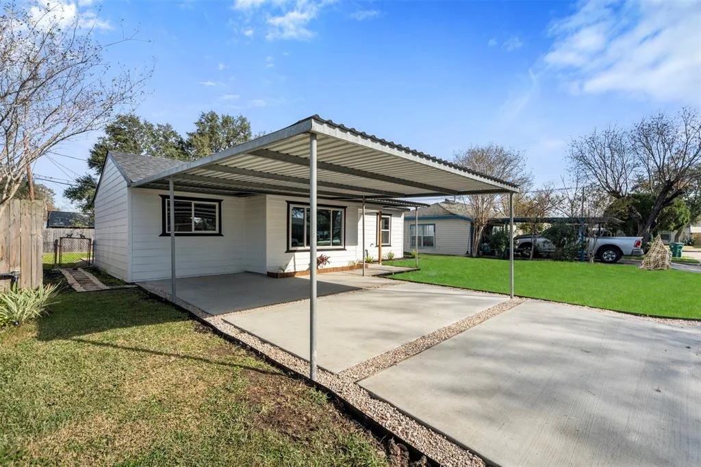 Photo of 1302 Comal Avenue