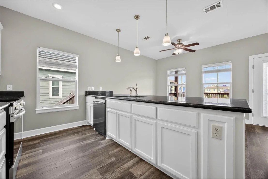 Photo of 871 Surfview