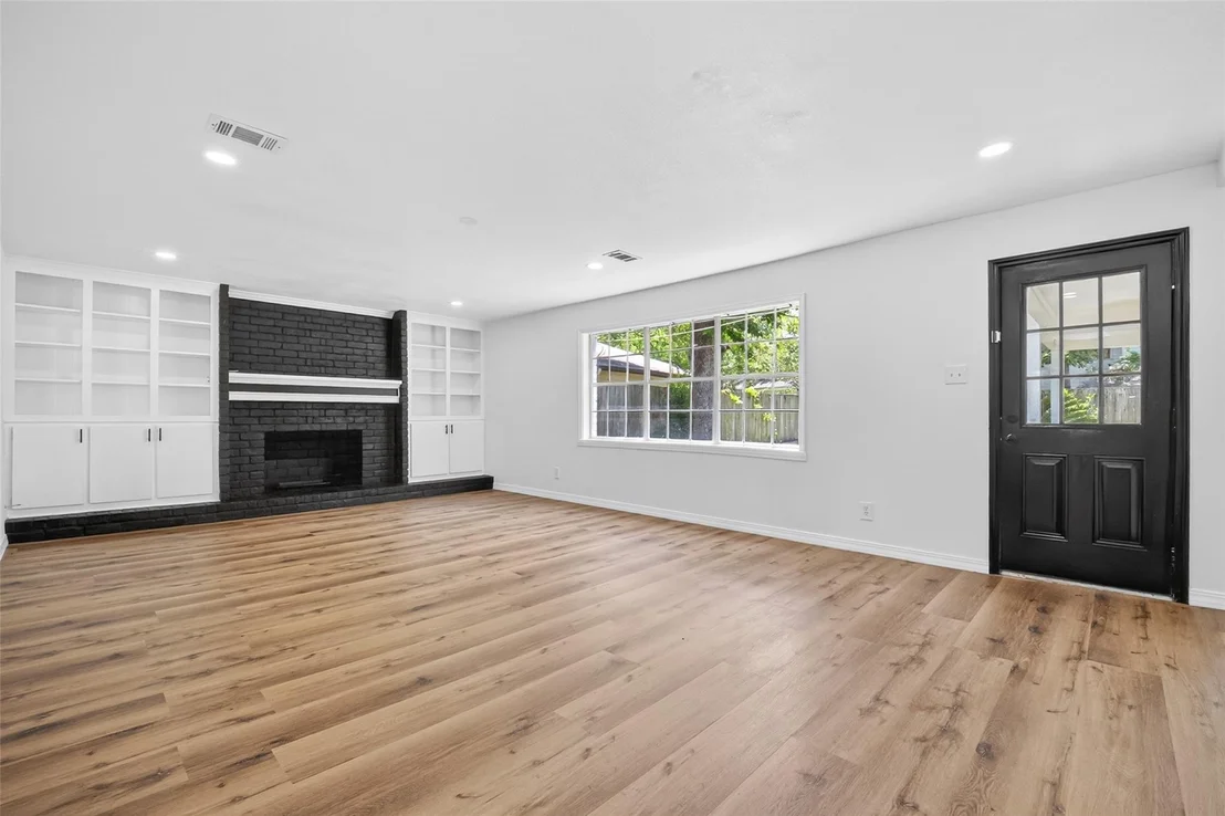 Photo of 1123 Suwanee Lane