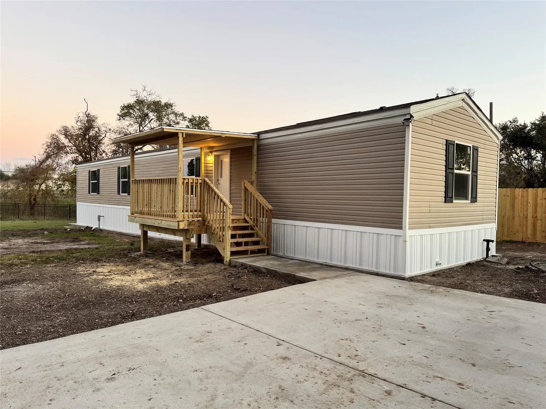 Photo of 409 W Harris Avenue