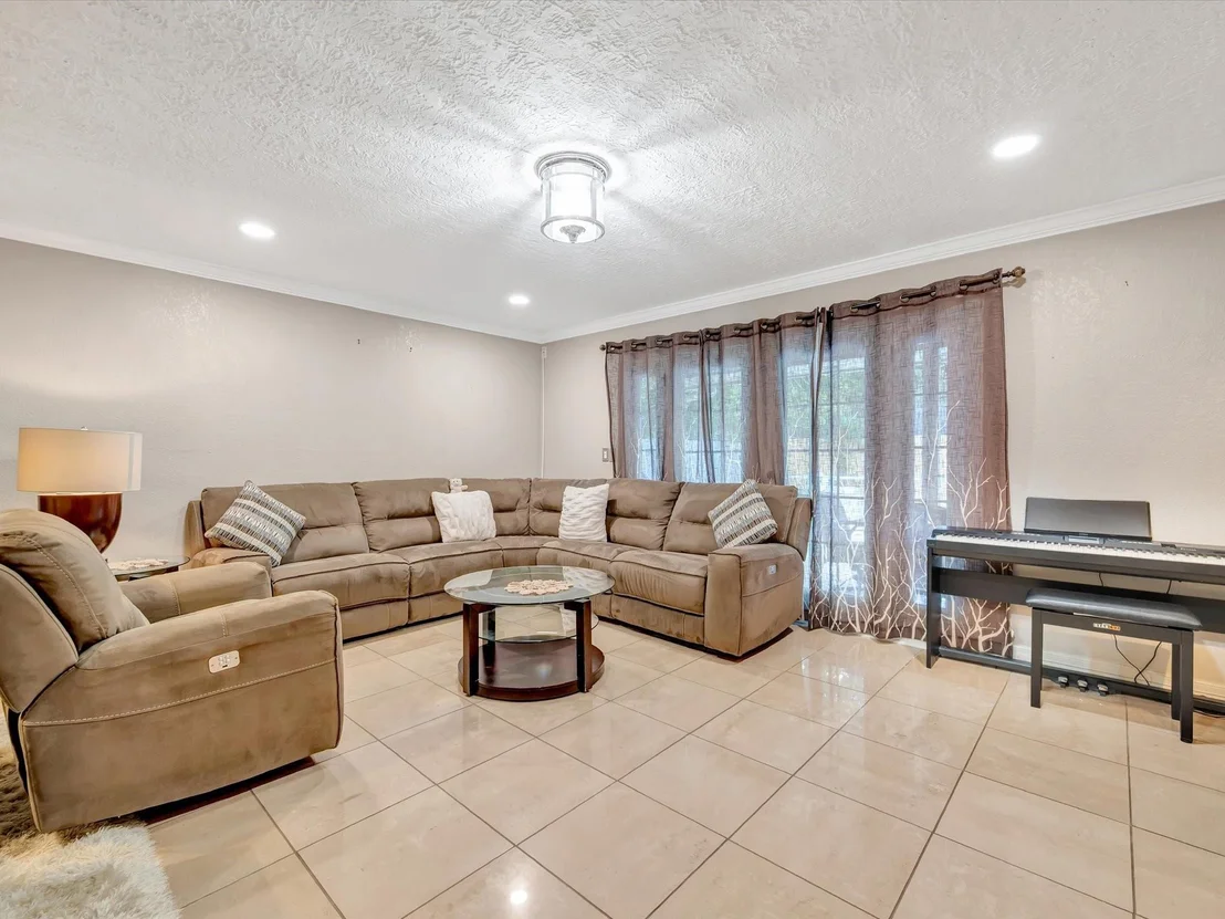 Photo of 1615 Redway Lane
