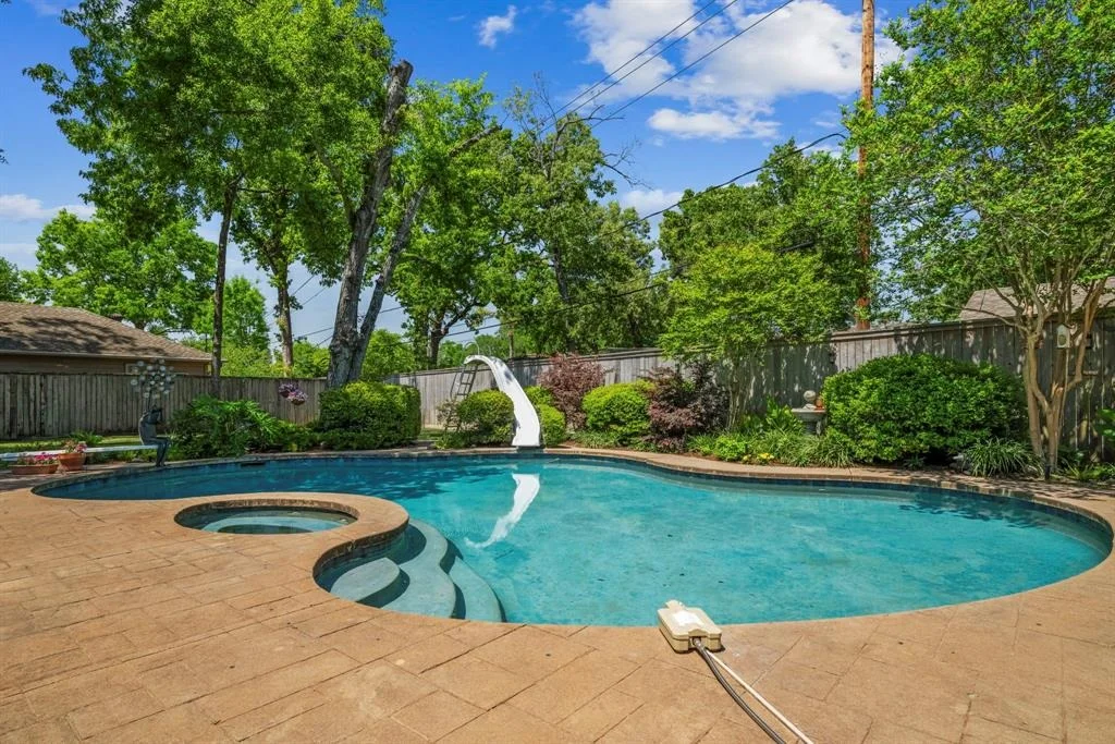 Photo of 10318 Pine Forest Road