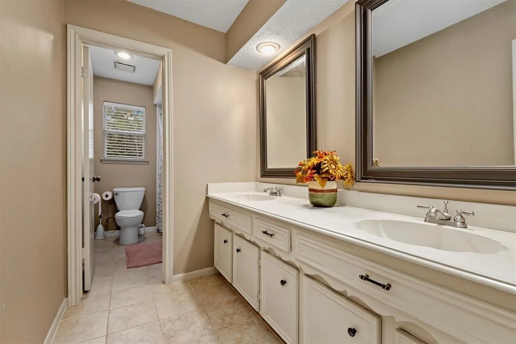 Photo of 18022 Longcliffe Drive