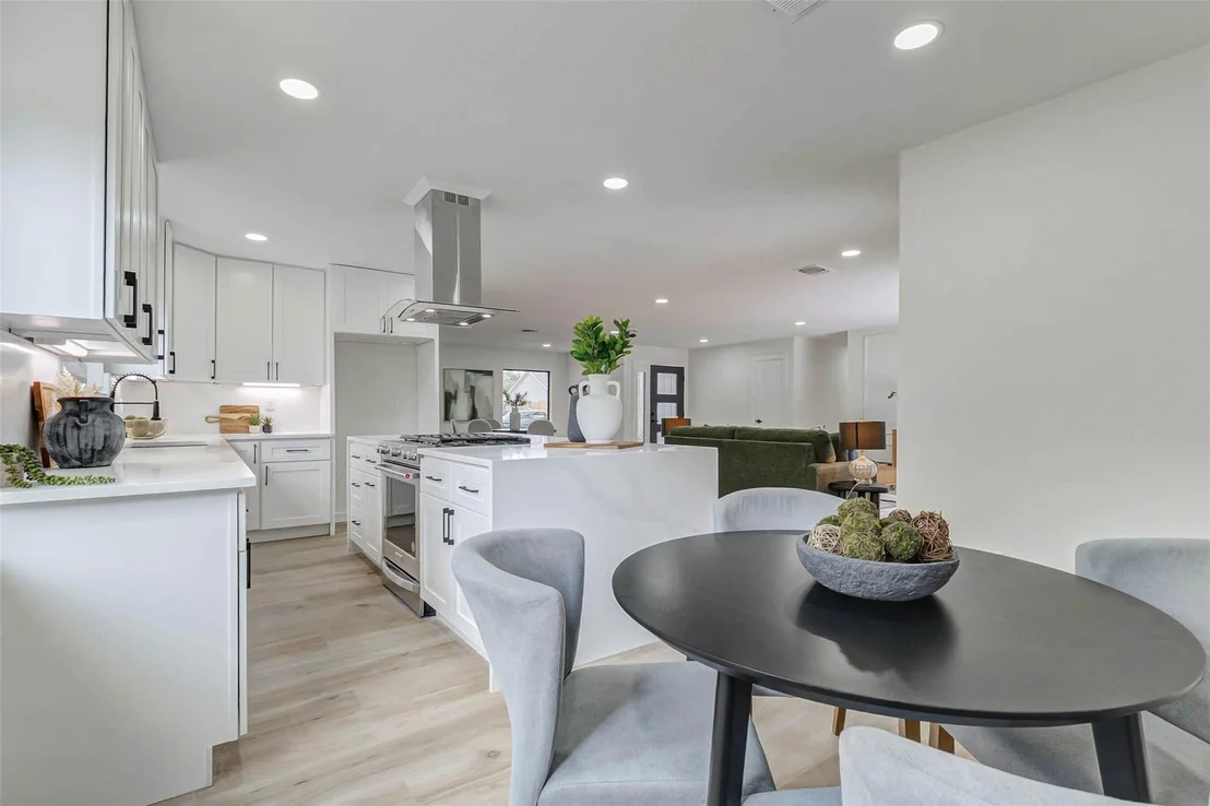 Photo of 9923 Emnora Lane