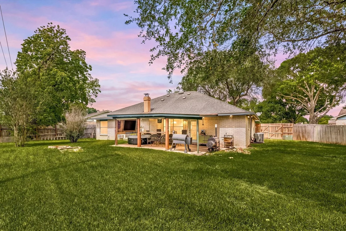 Photo of 1103 Pinecroft Drive
