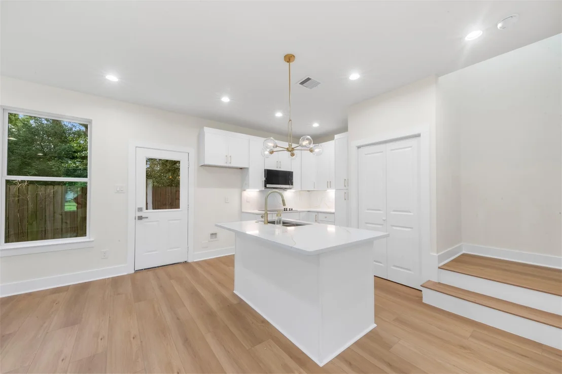 Photo of 1275 Dewalt Street