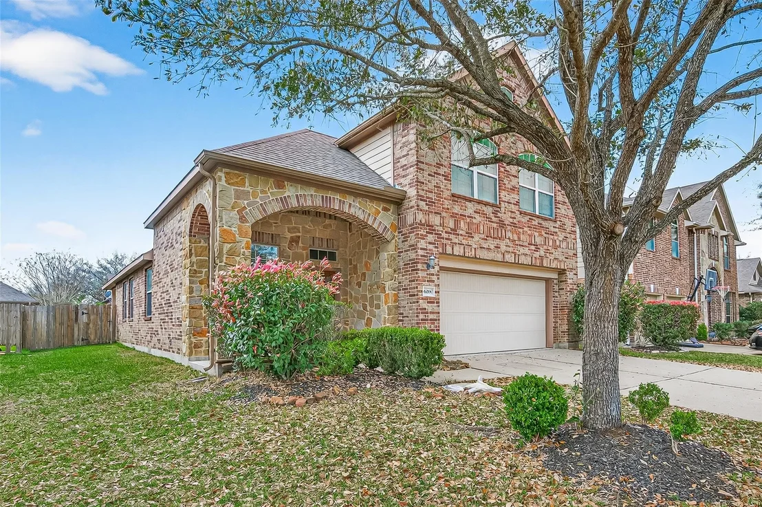 Photo of 6018 Gracys Landing Ln