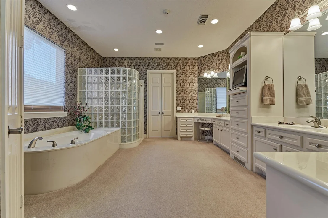 Photo of 9485 Escondido Drive