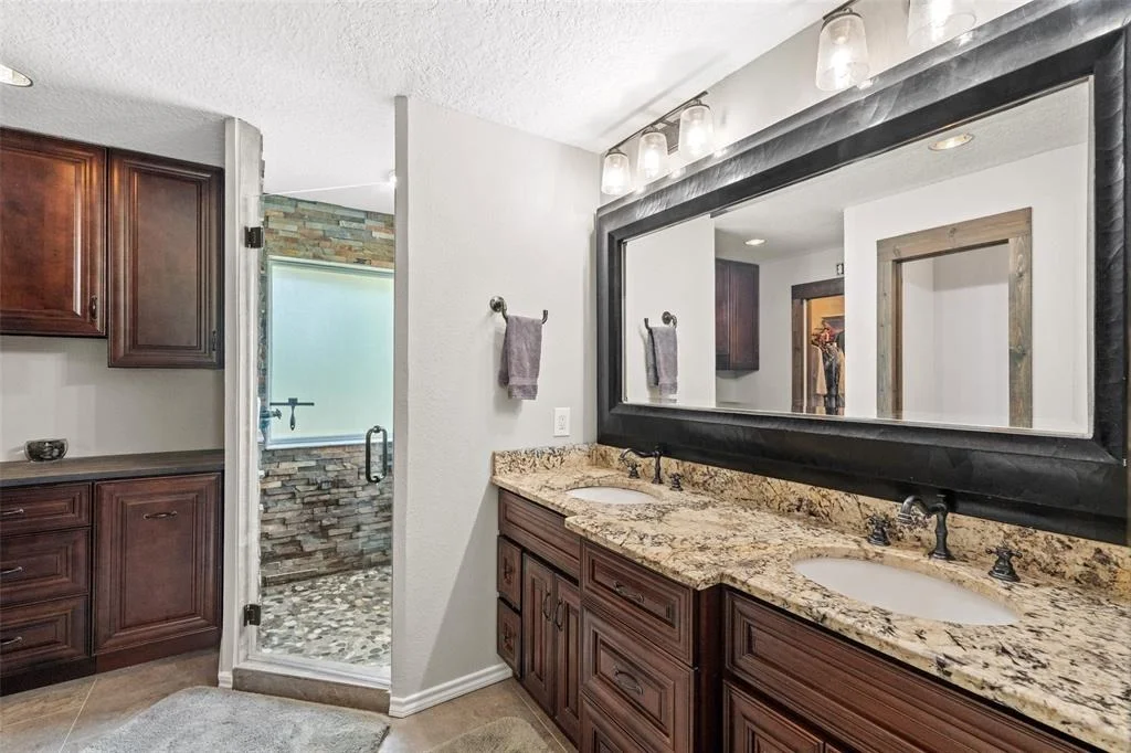 Photo of 996 Scroggins Lane