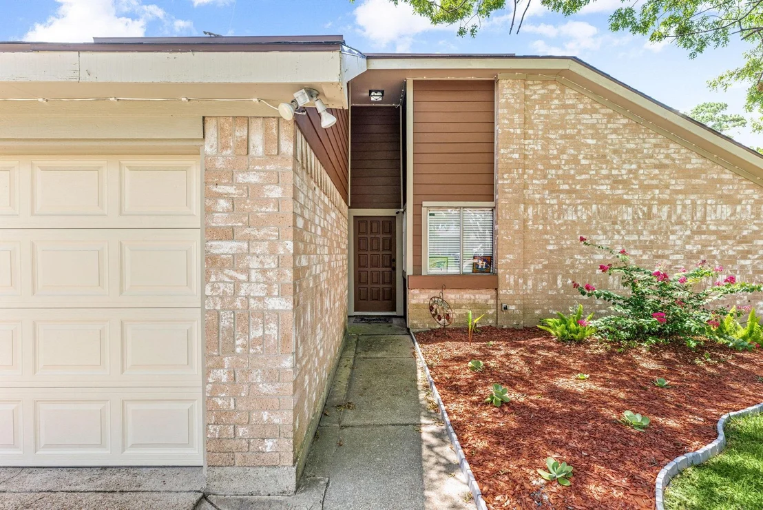 Photo of 327 Brompton Court