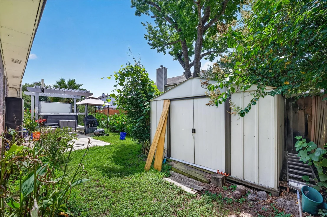 Photo of 7230 Oak Walk Drive