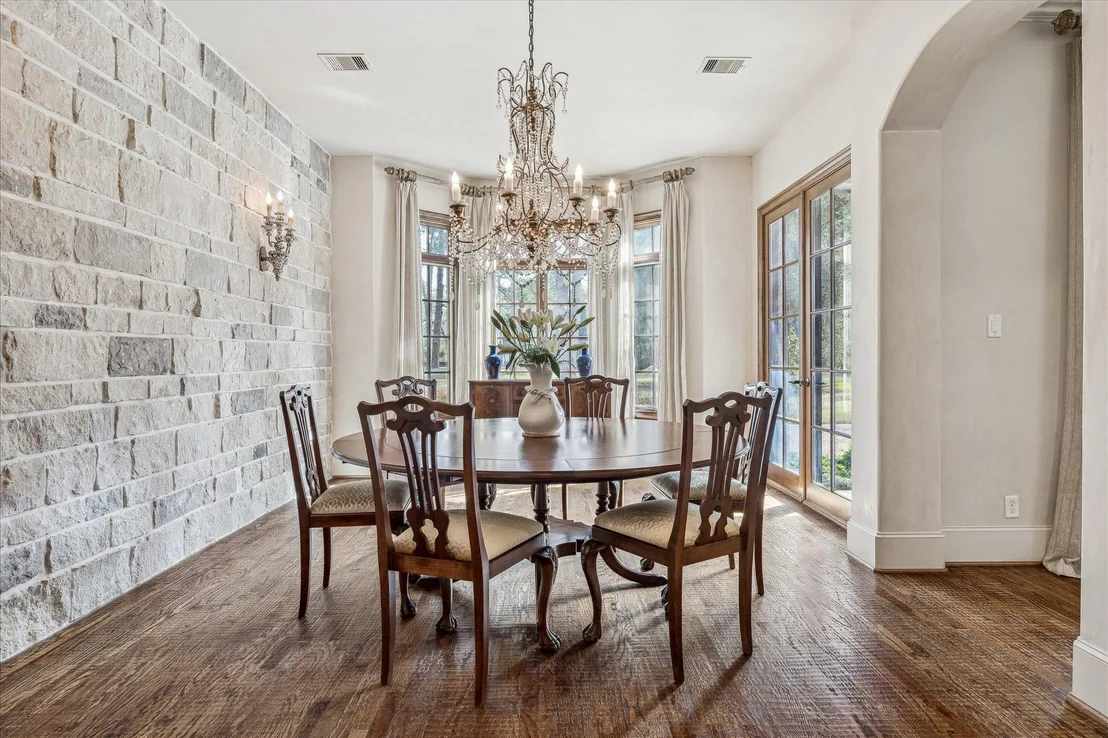 Photo of 21 W Rivercrest Drive