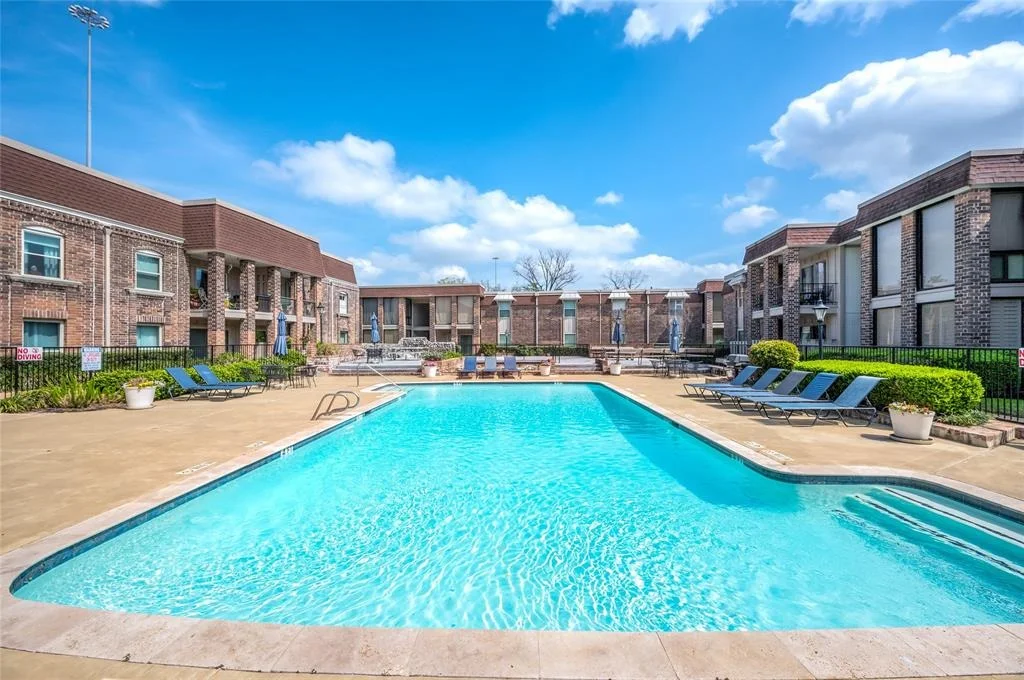 Photo of Unit 7 at 7575 Katy Freeway