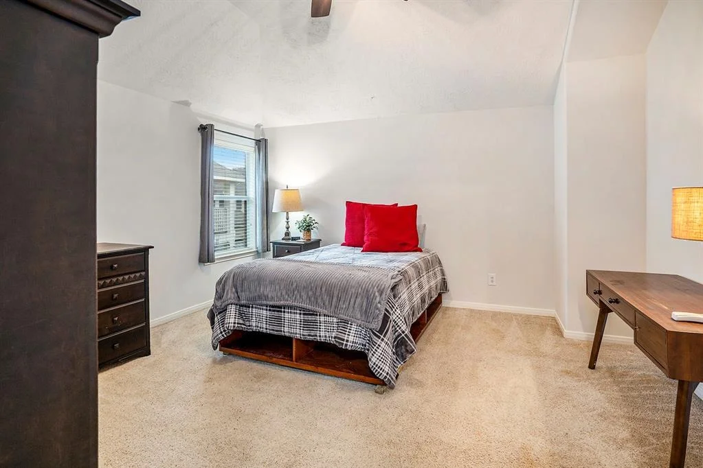 Photo of 601 White Oak Pointe