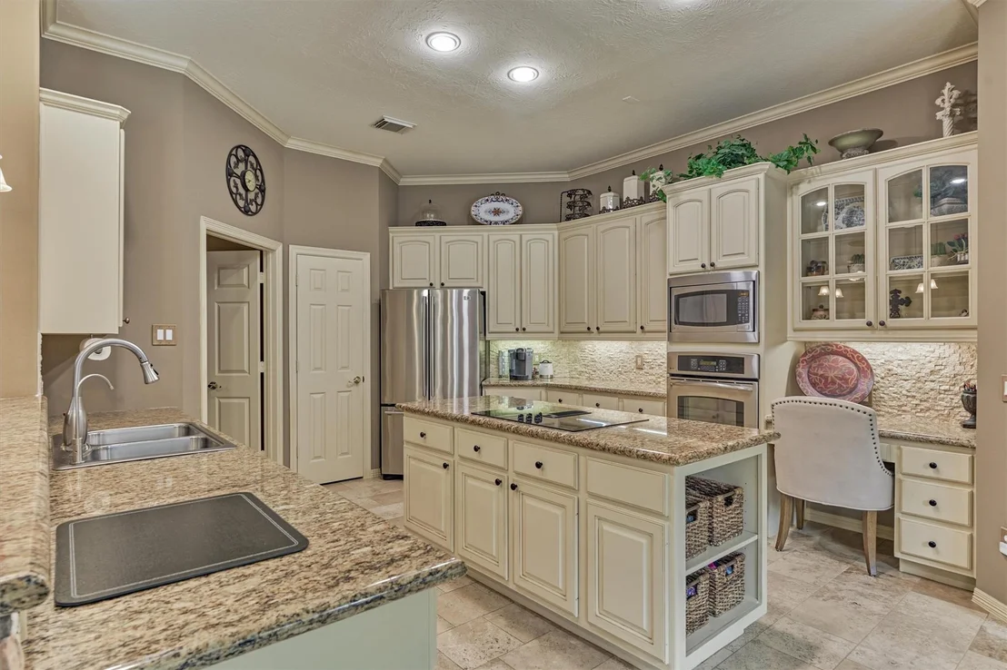 Photo of 111 S Castlegreen Circle