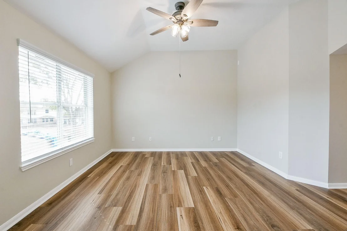 Photo of 815 Robins Way
