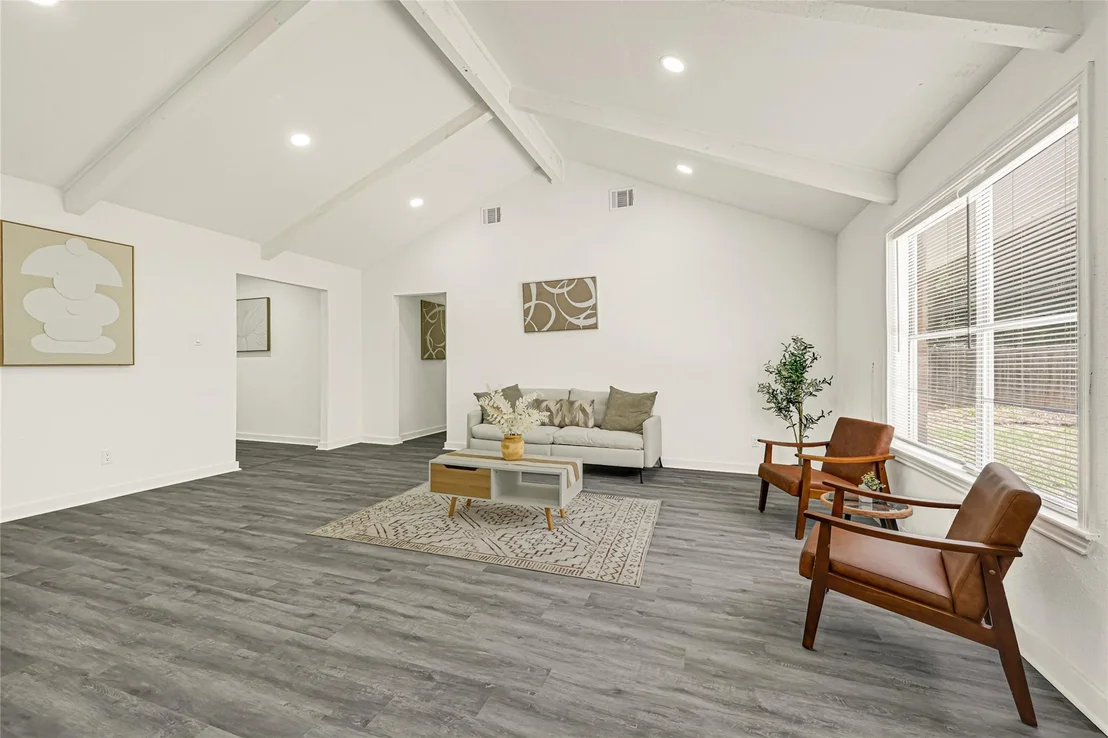 Photo of 1123 Fallbrook Drive