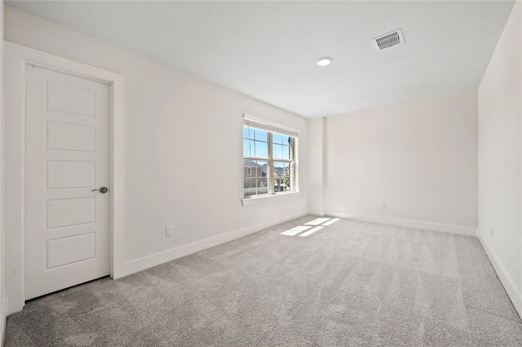 Photo of 10613 Whitejacket