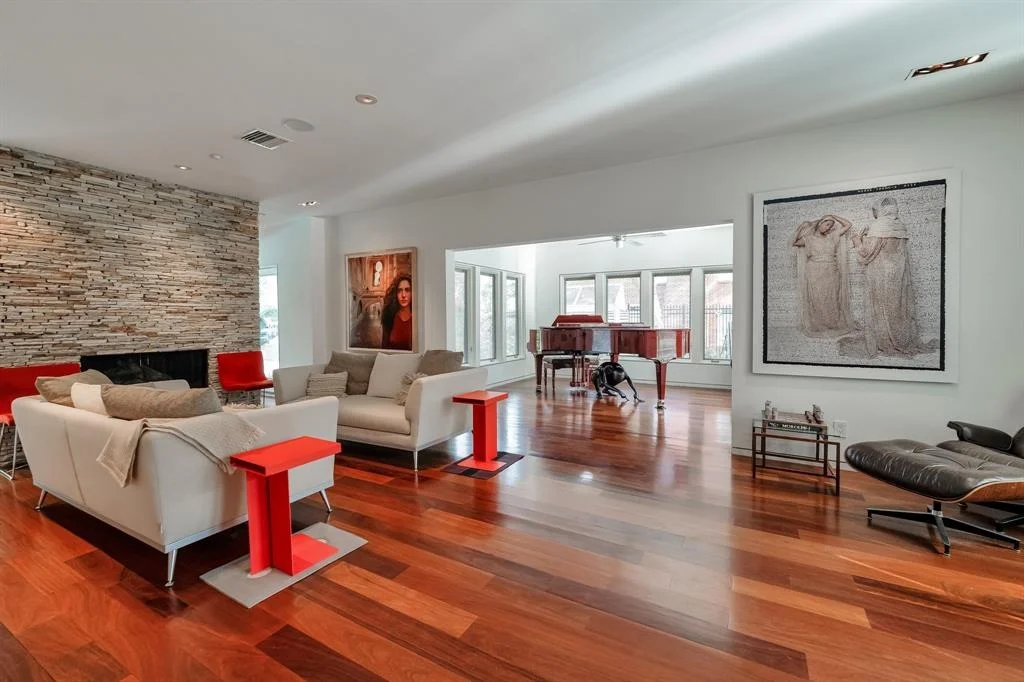 Photo of 2320 Blue Bonnet Boulevard