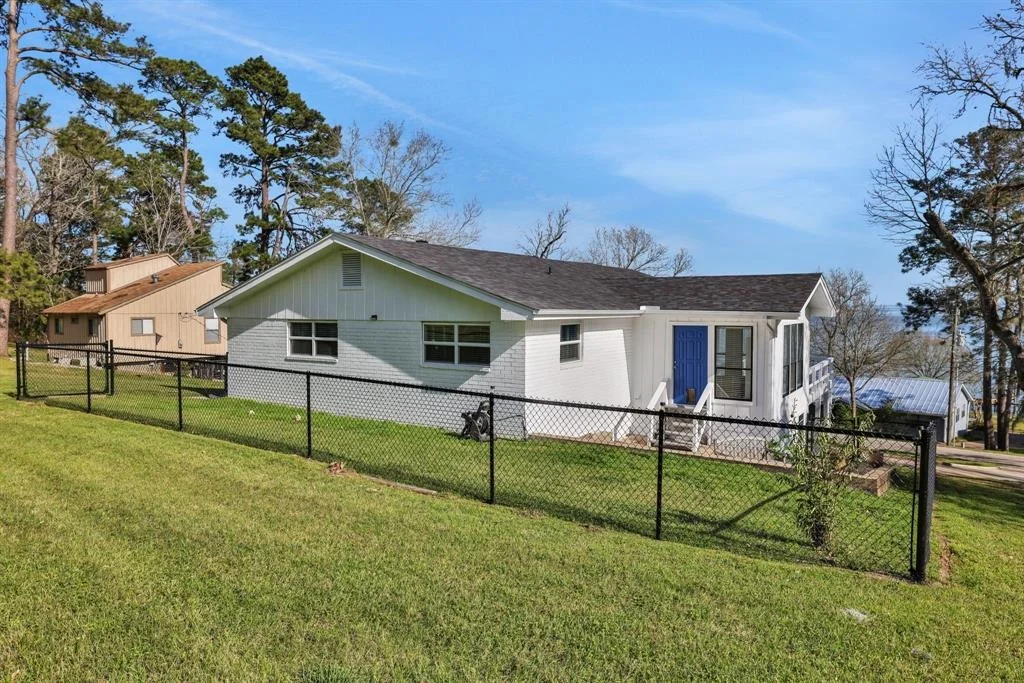 Photo of 255 Edgewater Way