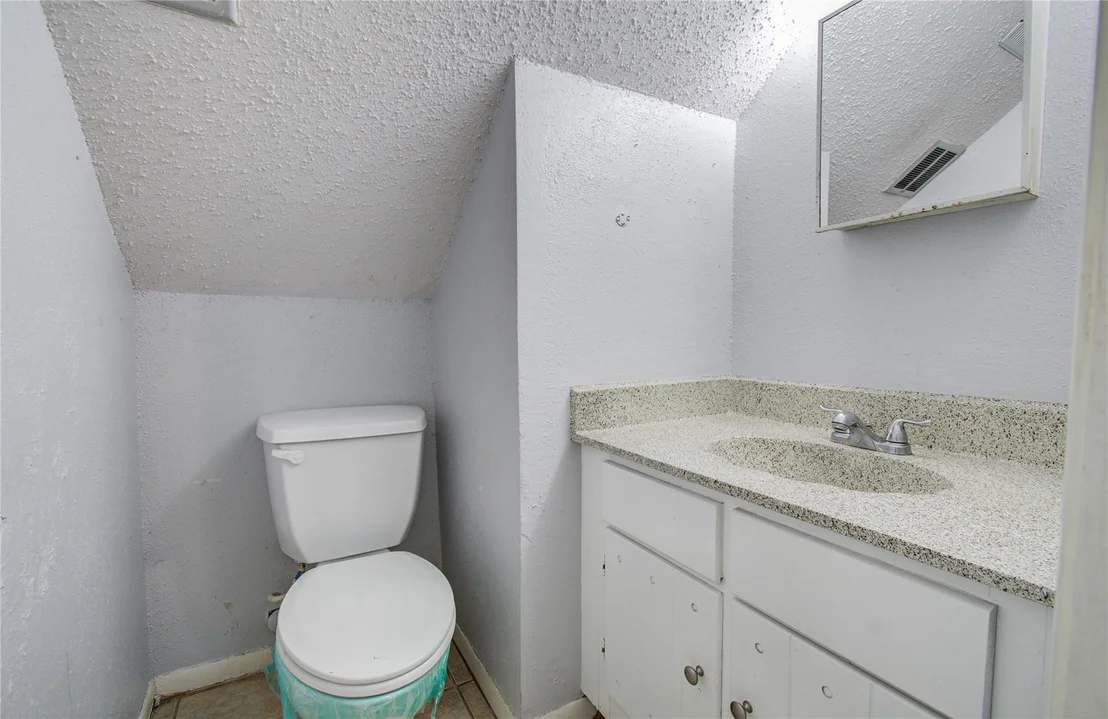 Photo of Unit D at 5618 Easthampton Drive