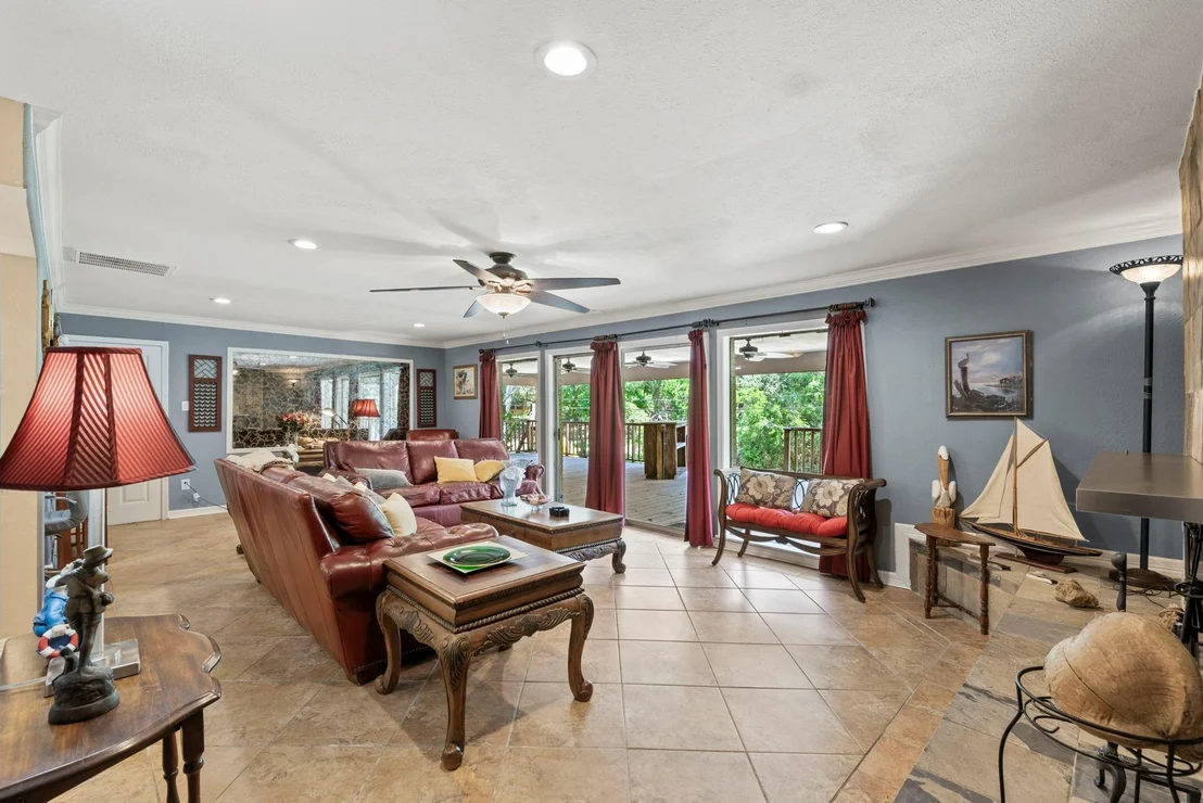 Photo of 707 Scenic Drive
