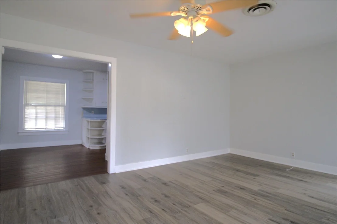 Photo of 1109 Manor Drive