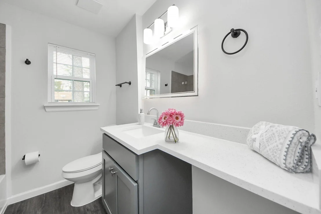 Photo of 6511 Mohawk Street