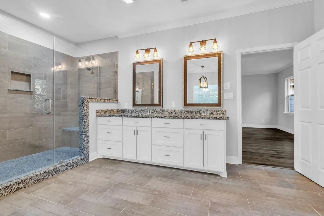 Photo of 83 White Oak Drive N