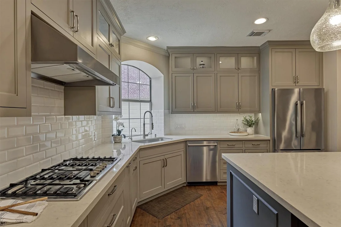 Photo of 16707 Avenfield Road