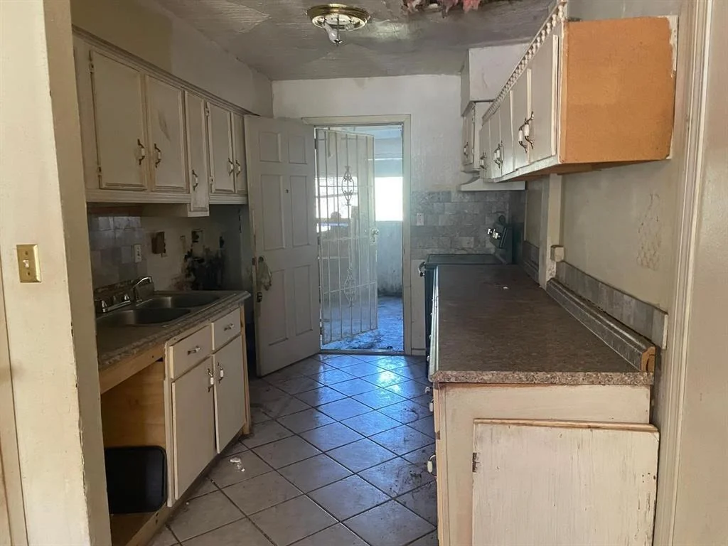Photo of 7883 Hamlet Street