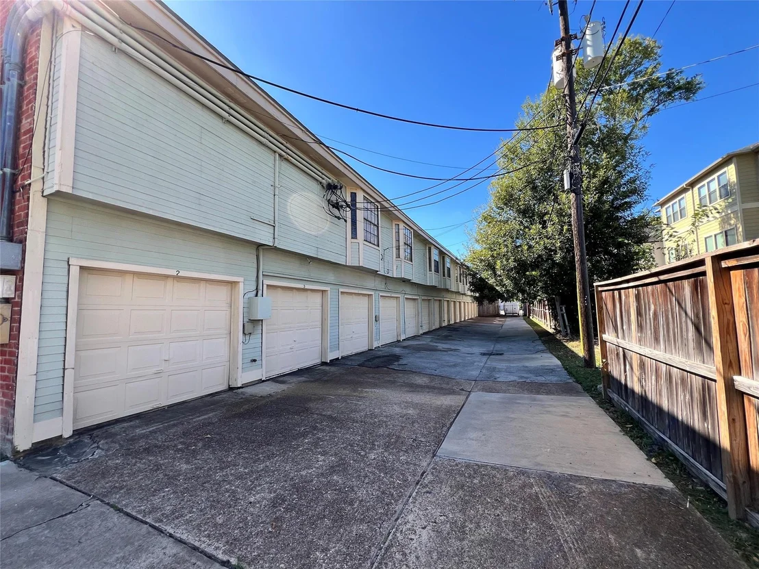 Photo of Unit 4 at 4900 Floyd Street
