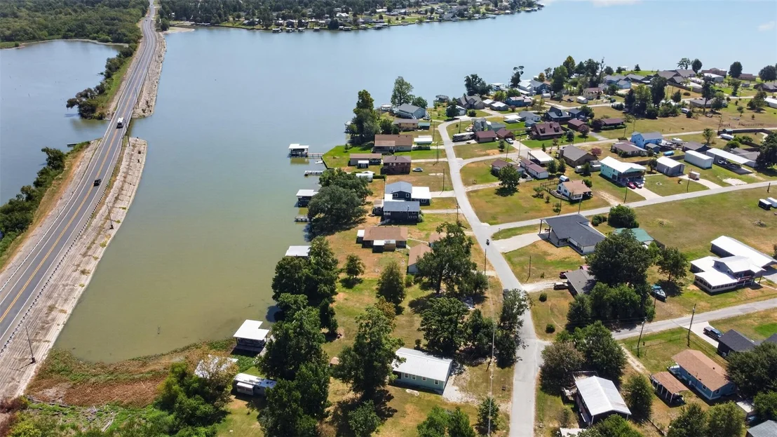 Photo of 281 Lakeshore N