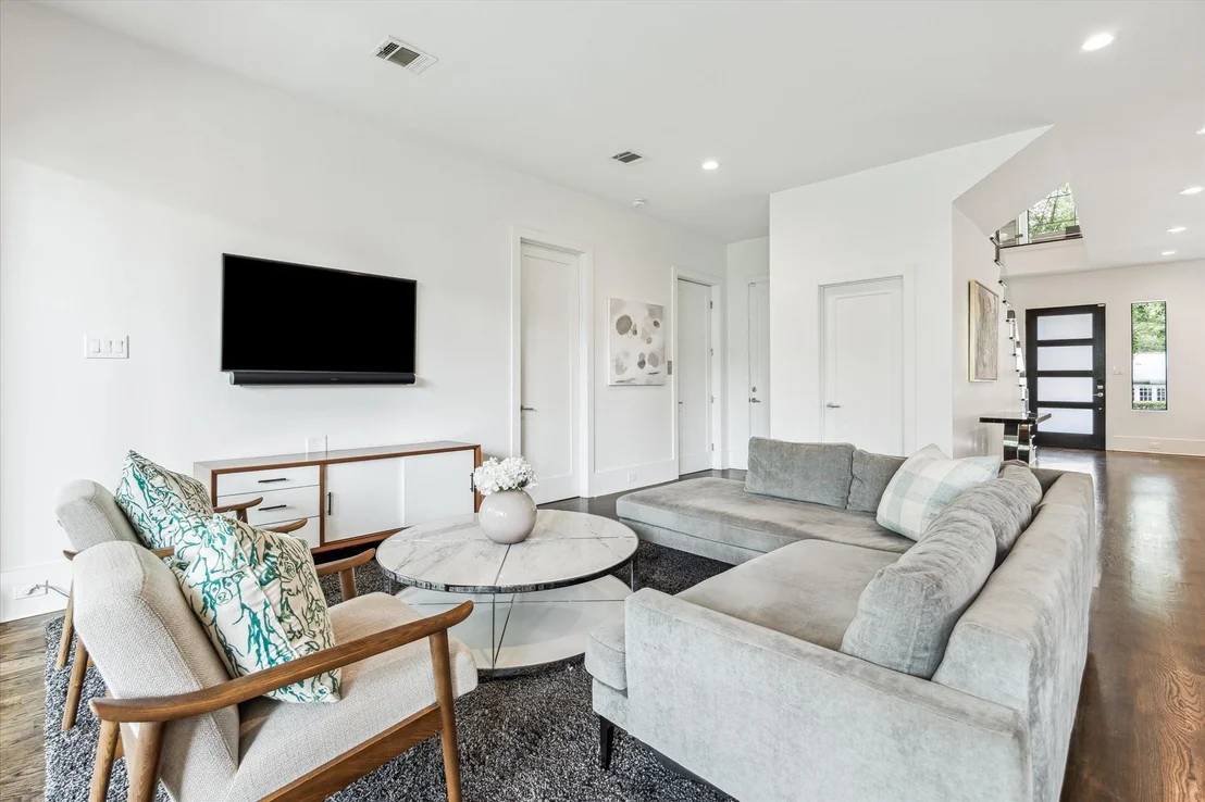 Photo of 1010 Waltway Drive