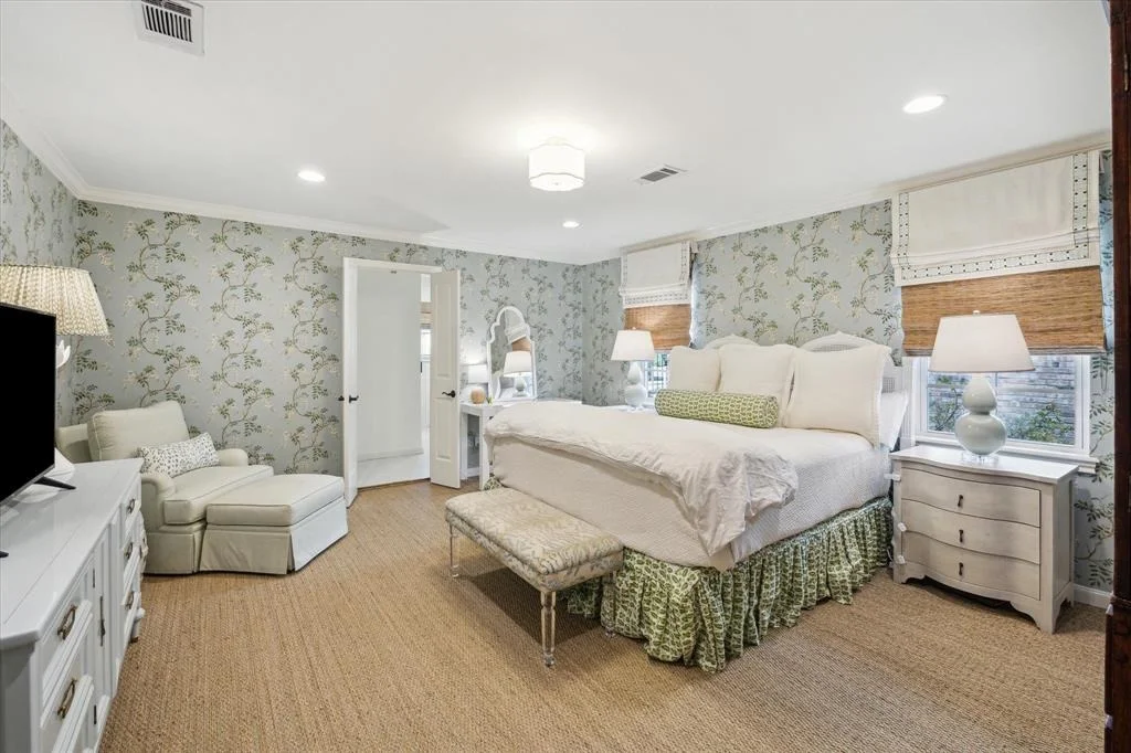 Photo of 8014 Meadowbriar Lane