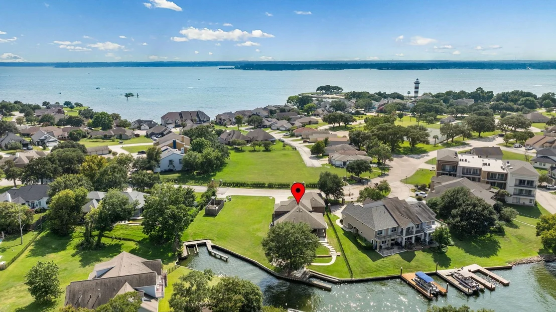 Photo of 5442 Lakeshore Drive