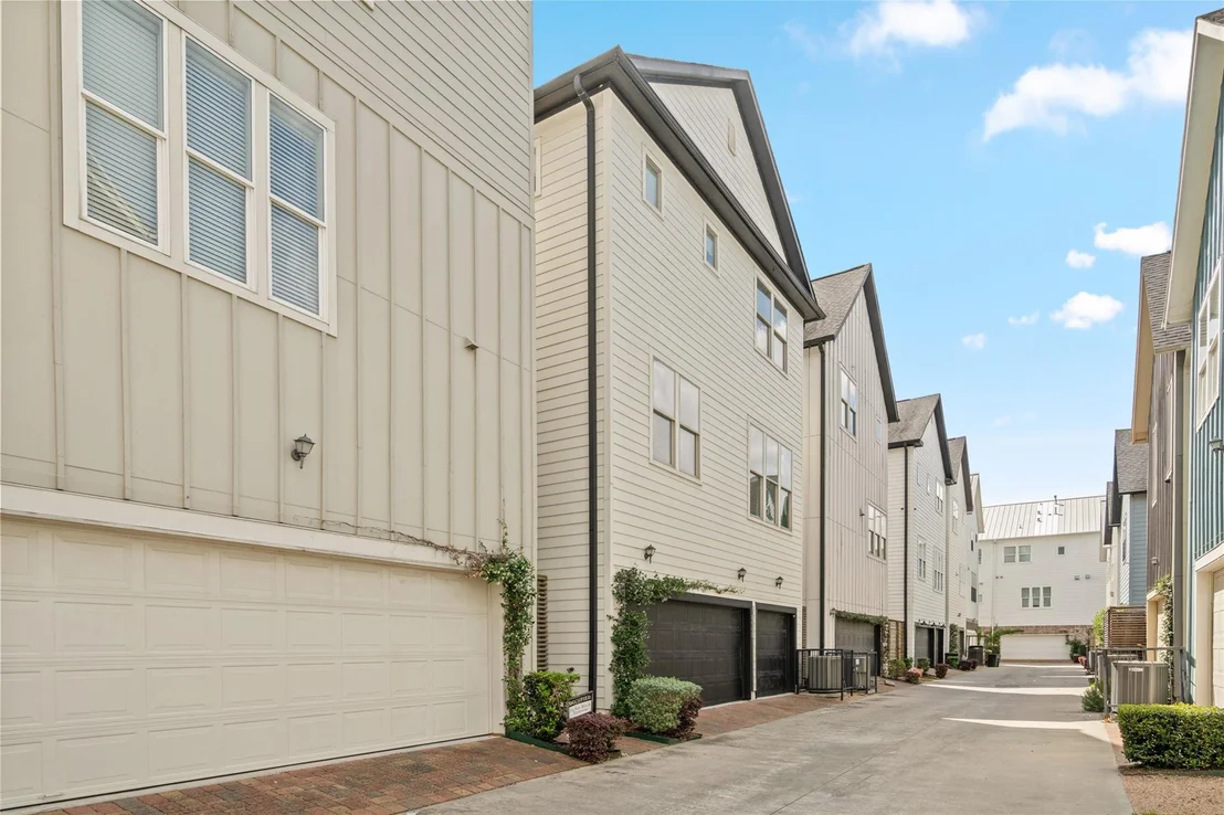 Photo of 8668 Emnora Lane