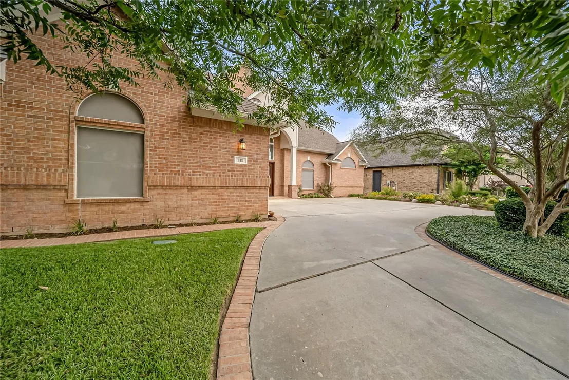 Photo of 318 Bayshore Drive