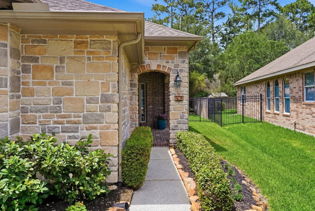 Photo of 82 S Rocky Point Circle