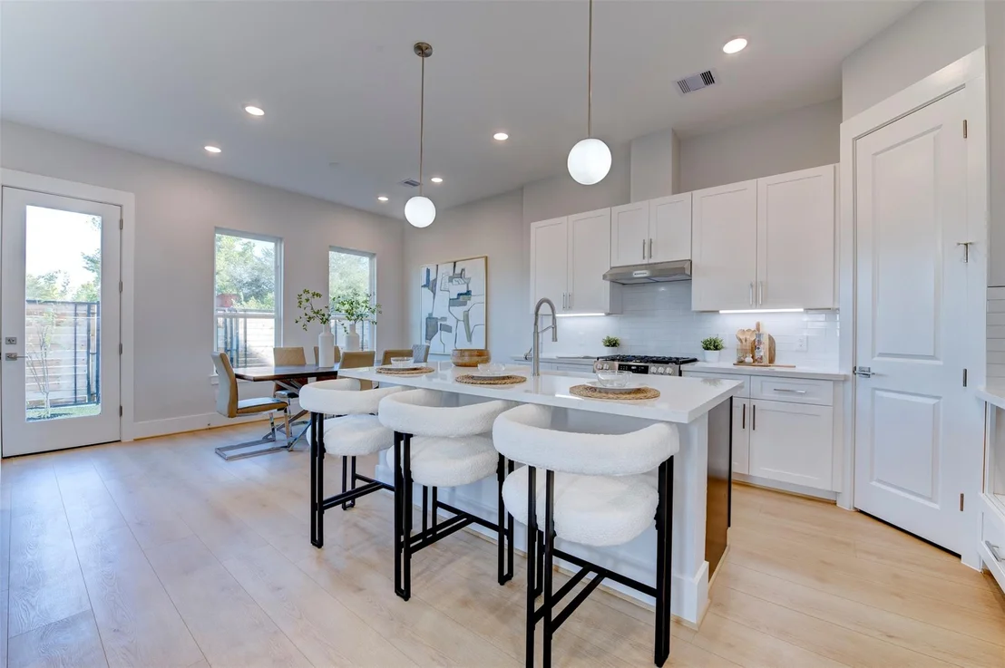 Photo of 5132 Rosslyn Road