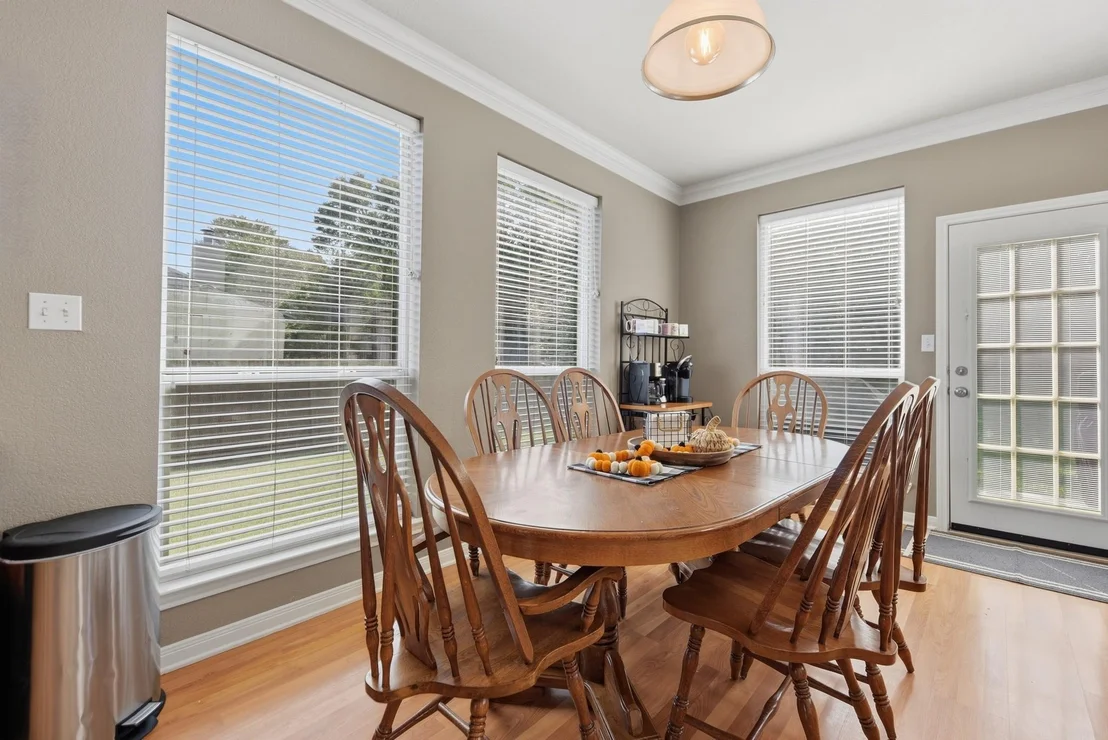 Photo of 2913 Oakwood Drive