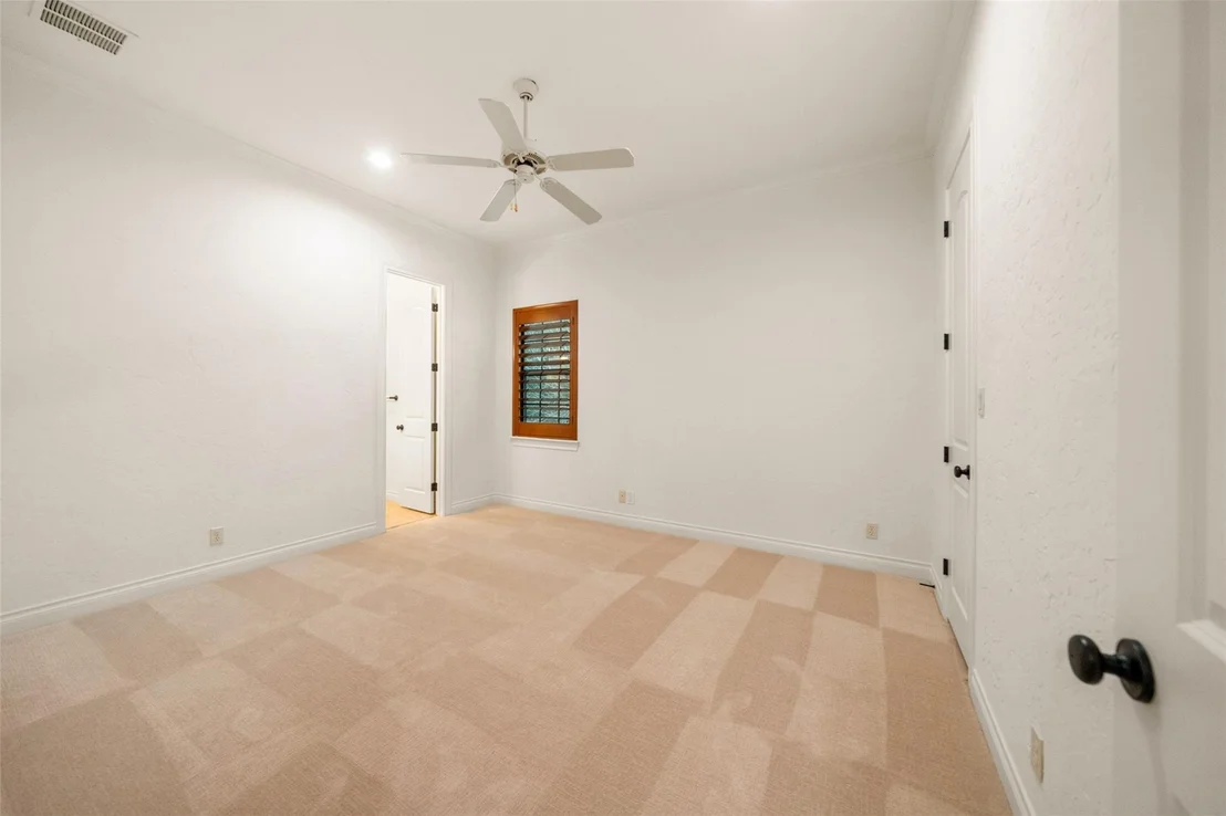 Photo of 83 Lakeside Green