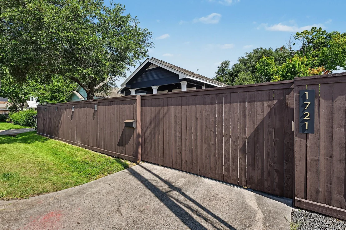 Photo of 1721 Airline Drive