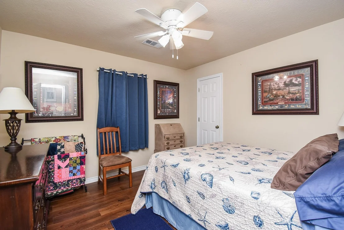 Photo of 16 Peggy Street E