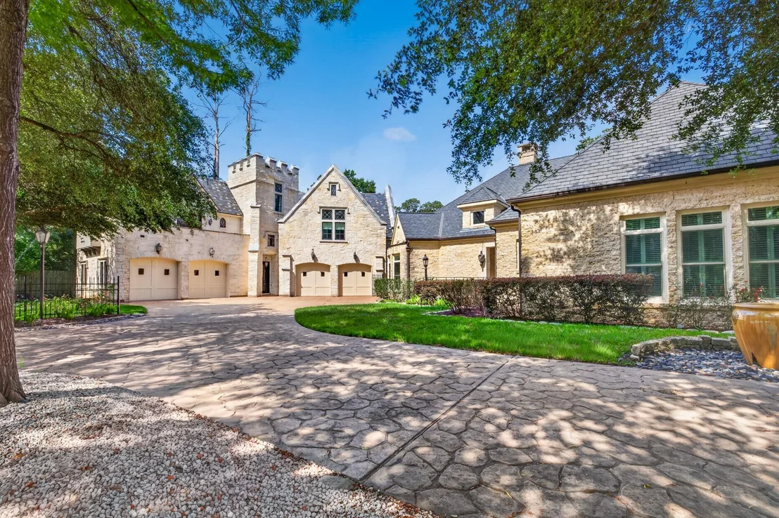 Photo of 728 Crestbend Drive