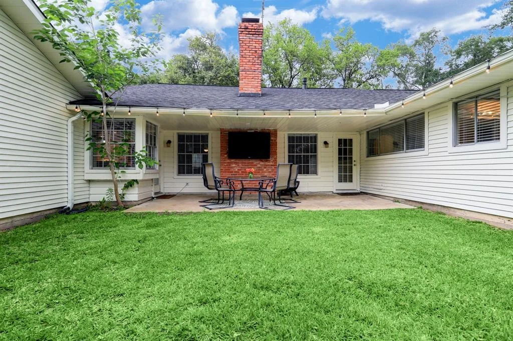 Photo of 8123 Braesview Lane