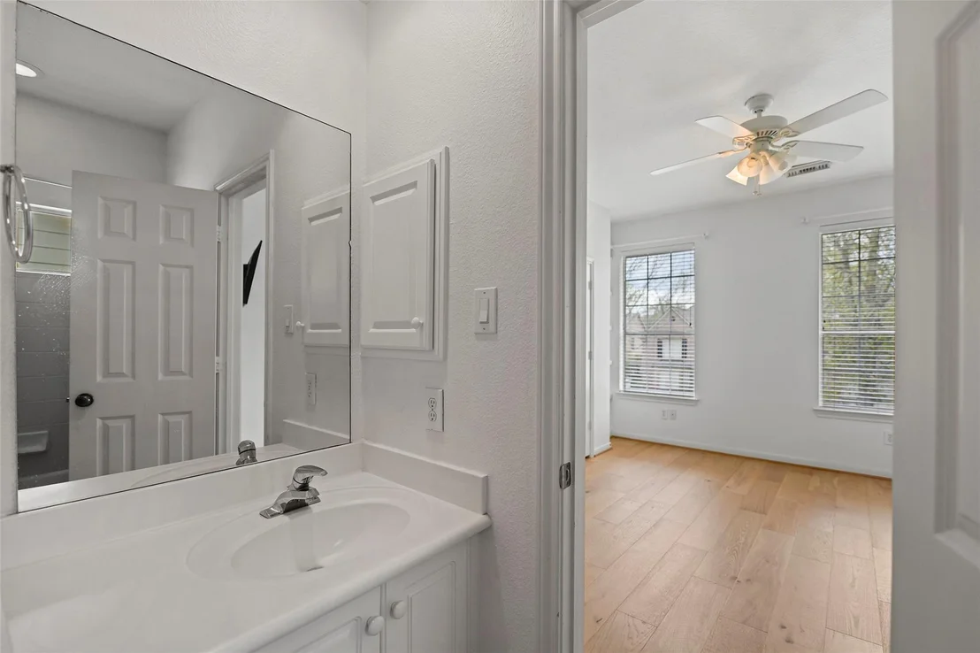 Photo of 98 E Beckonvale Circle