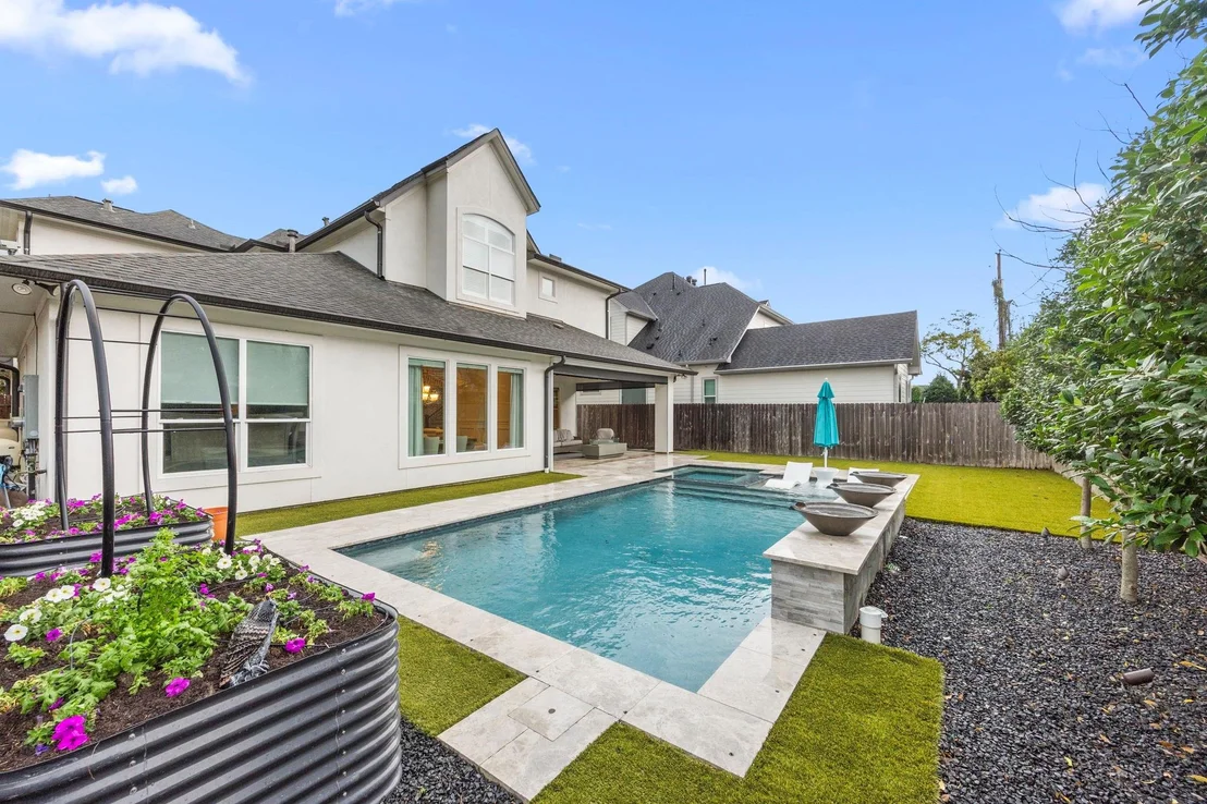 Photo of 1355 Chippendale Road