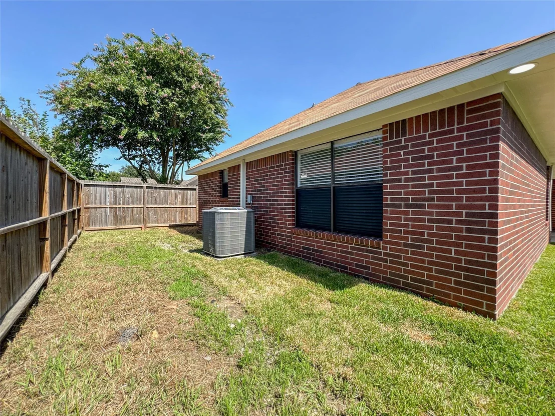 Photo of 406 Bluebird Lane