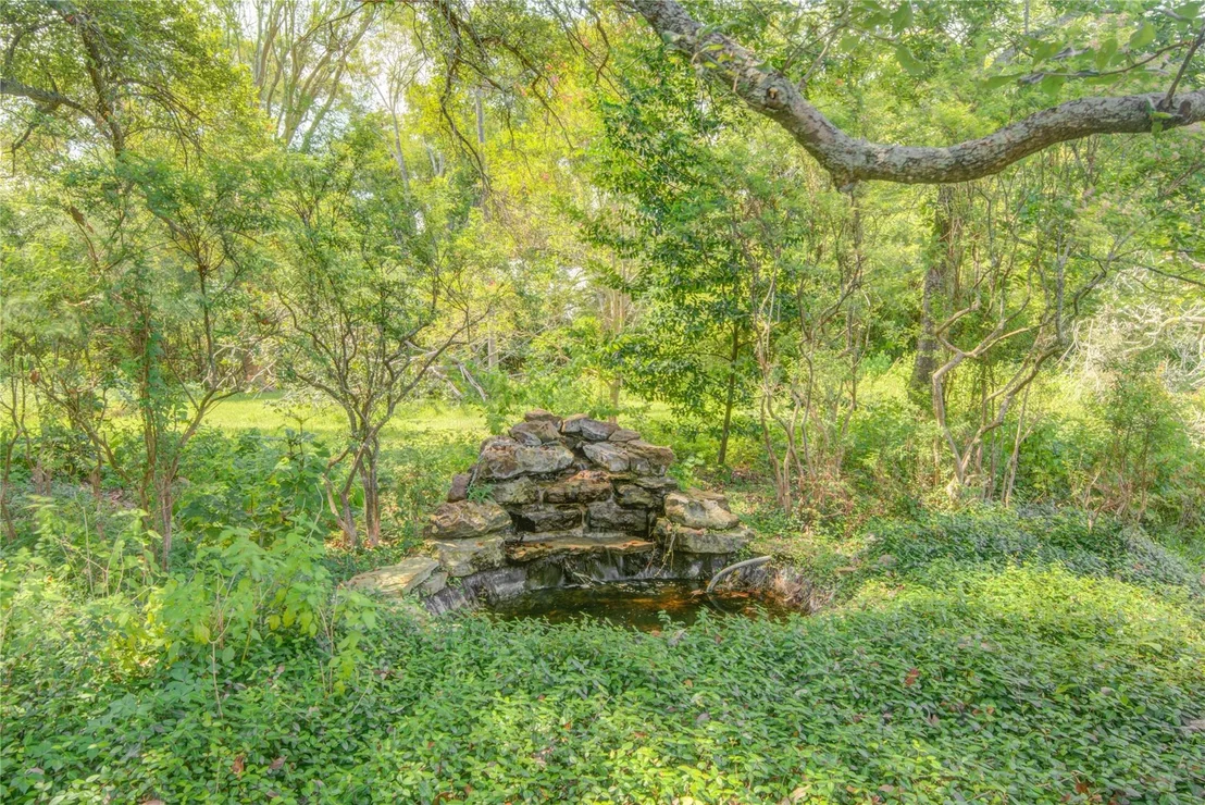 Photo of 114 Post Oak Road